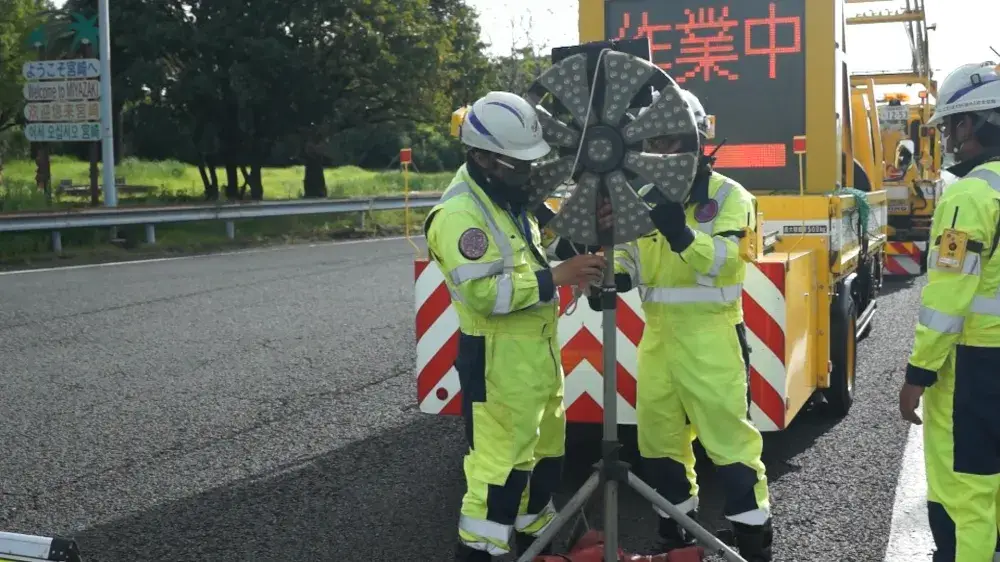 高速道路　回転灯設置