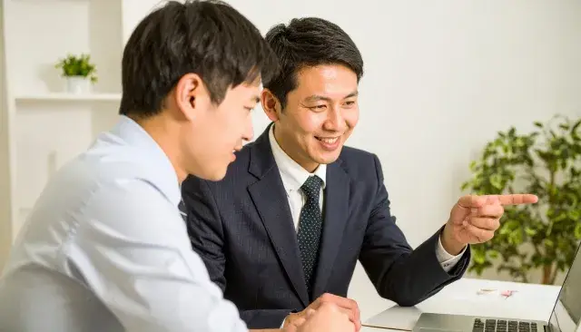 ドレッシングと冷凍食品の営業スタッフ