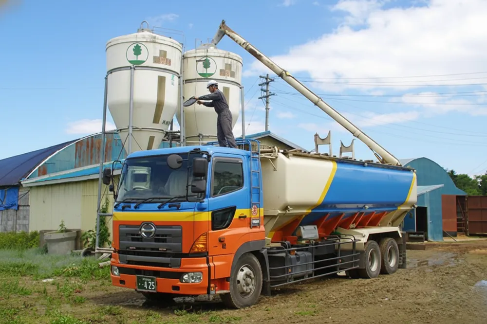 【急募！】飼料配送バルク車ドライバー