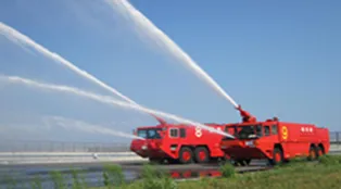 化学消防車訓練風景